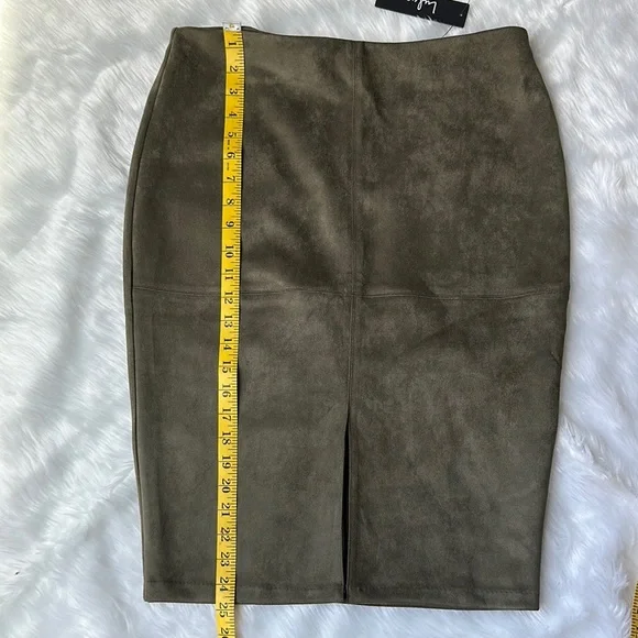 NWT  LULUS Button-Up Shirt and Olive Skirt size L - Picture 10 of 12